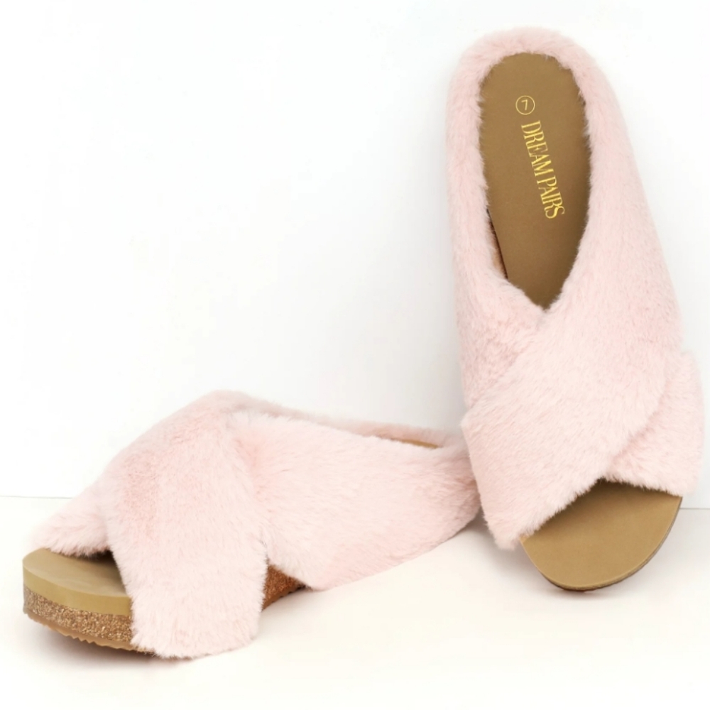 Nwot dreampairs Blush pink faux fur sandals/ slippers